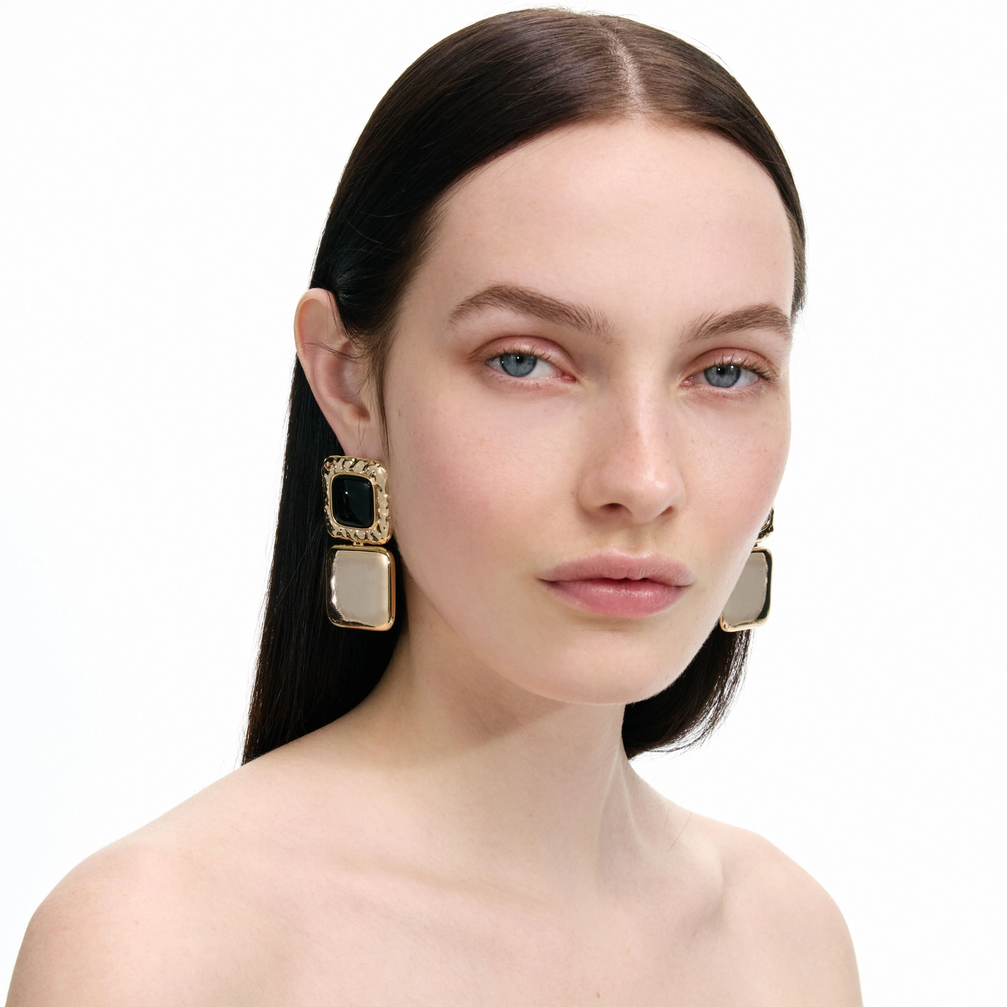 Mottled Gold Black Tiered Earrings - Image 4
