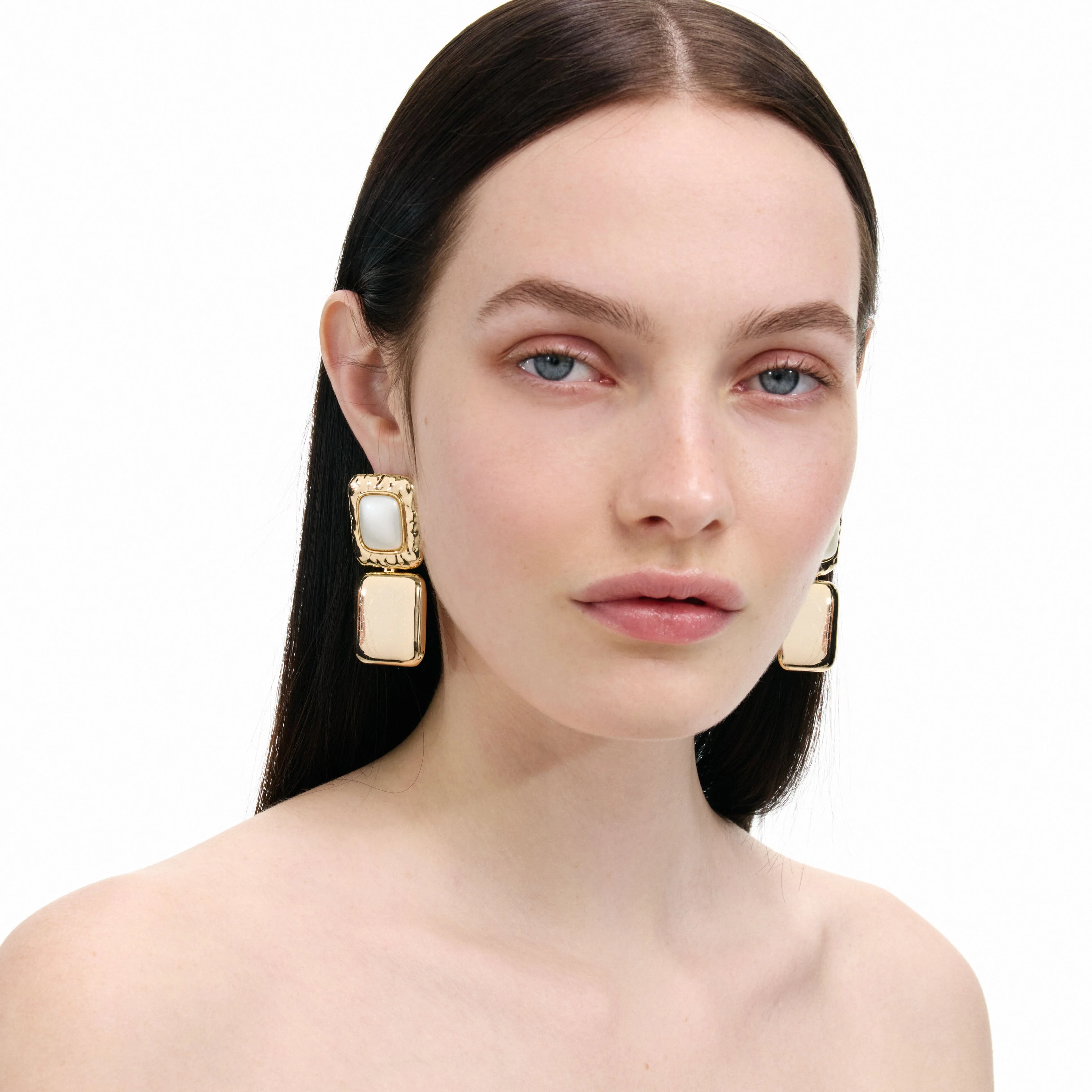 Mottled Gold Pearl Tiered Earrings - Image 4