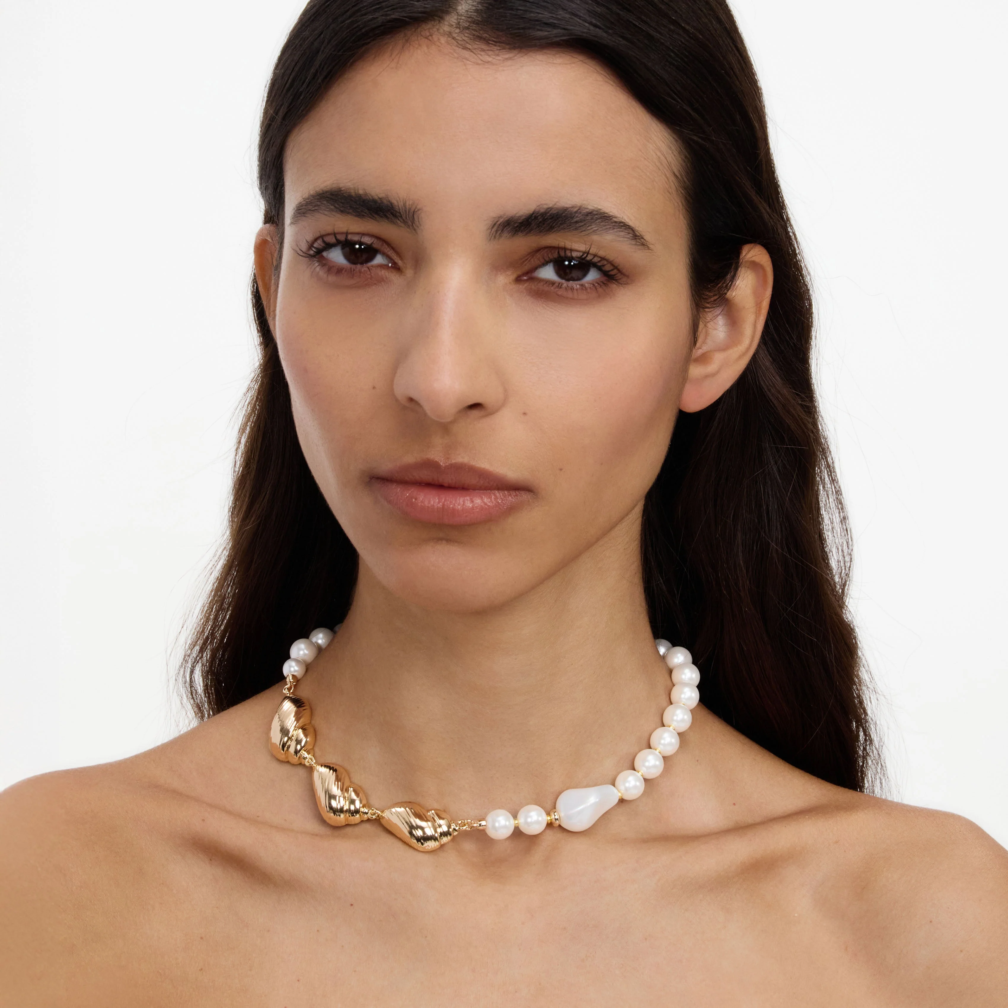 Gold Shell And Pearl Necklace - Image 4