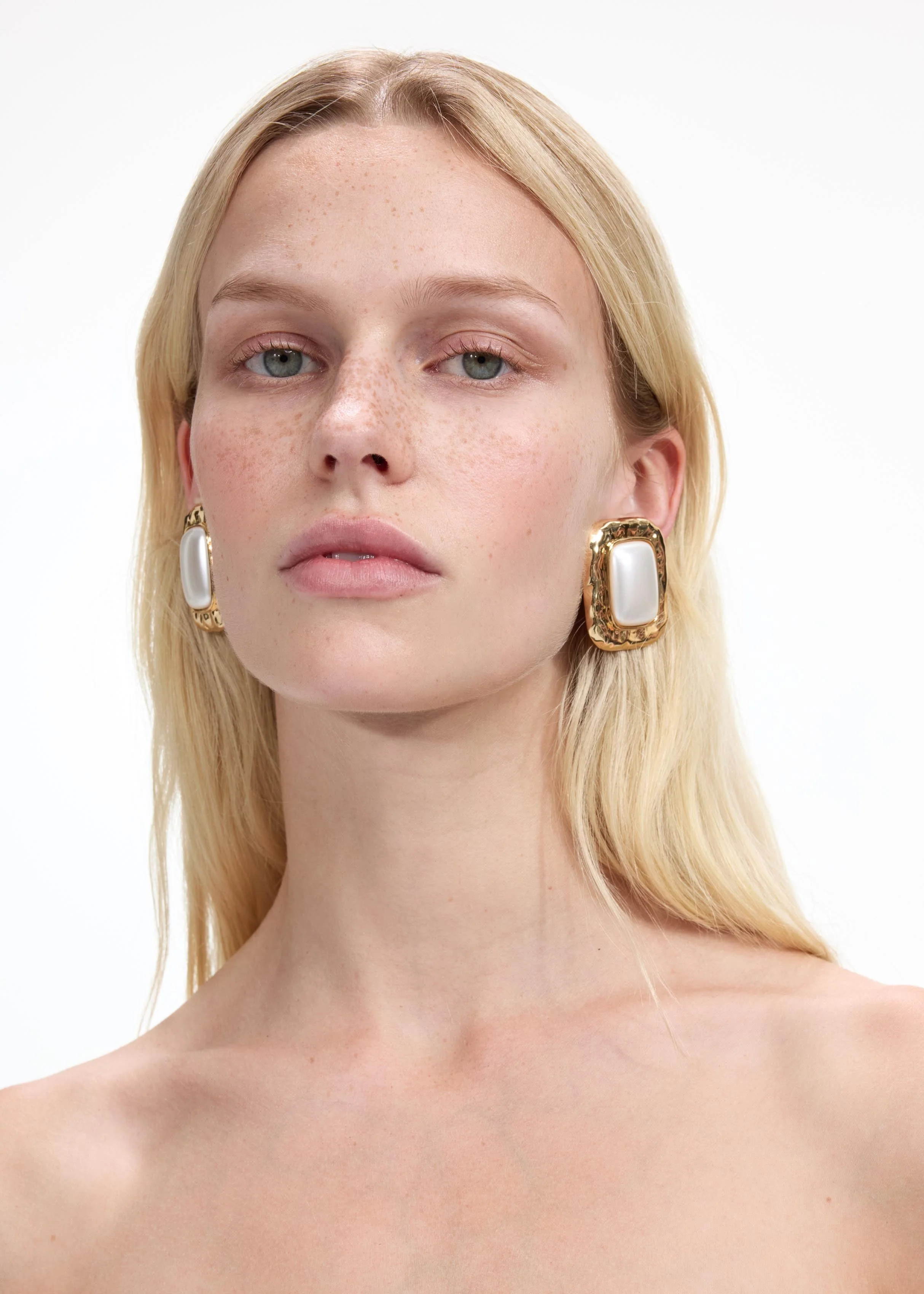 Mottled Gold Pearl Earrings - Image 4