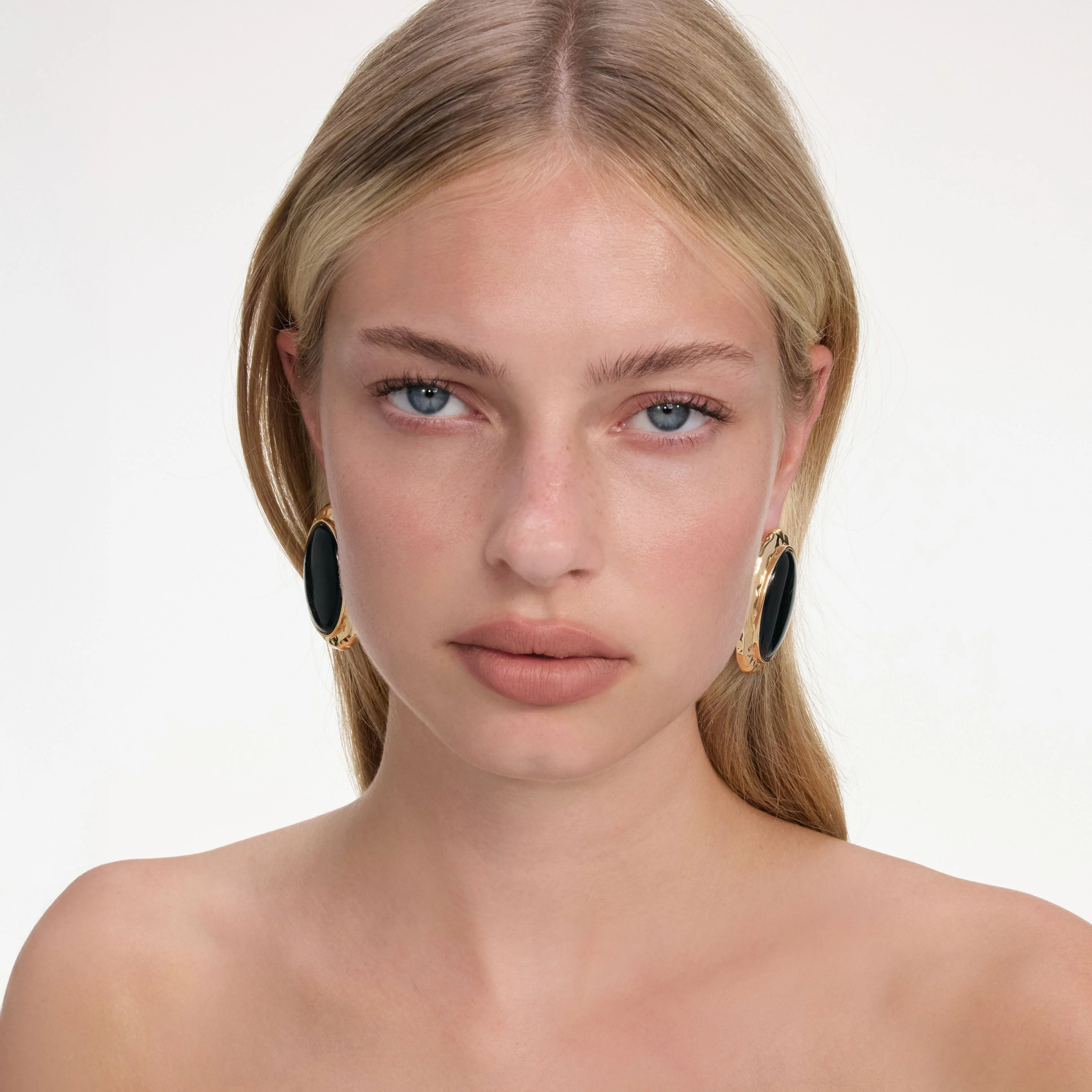 Hammered Gold Black Earrings - Image 4