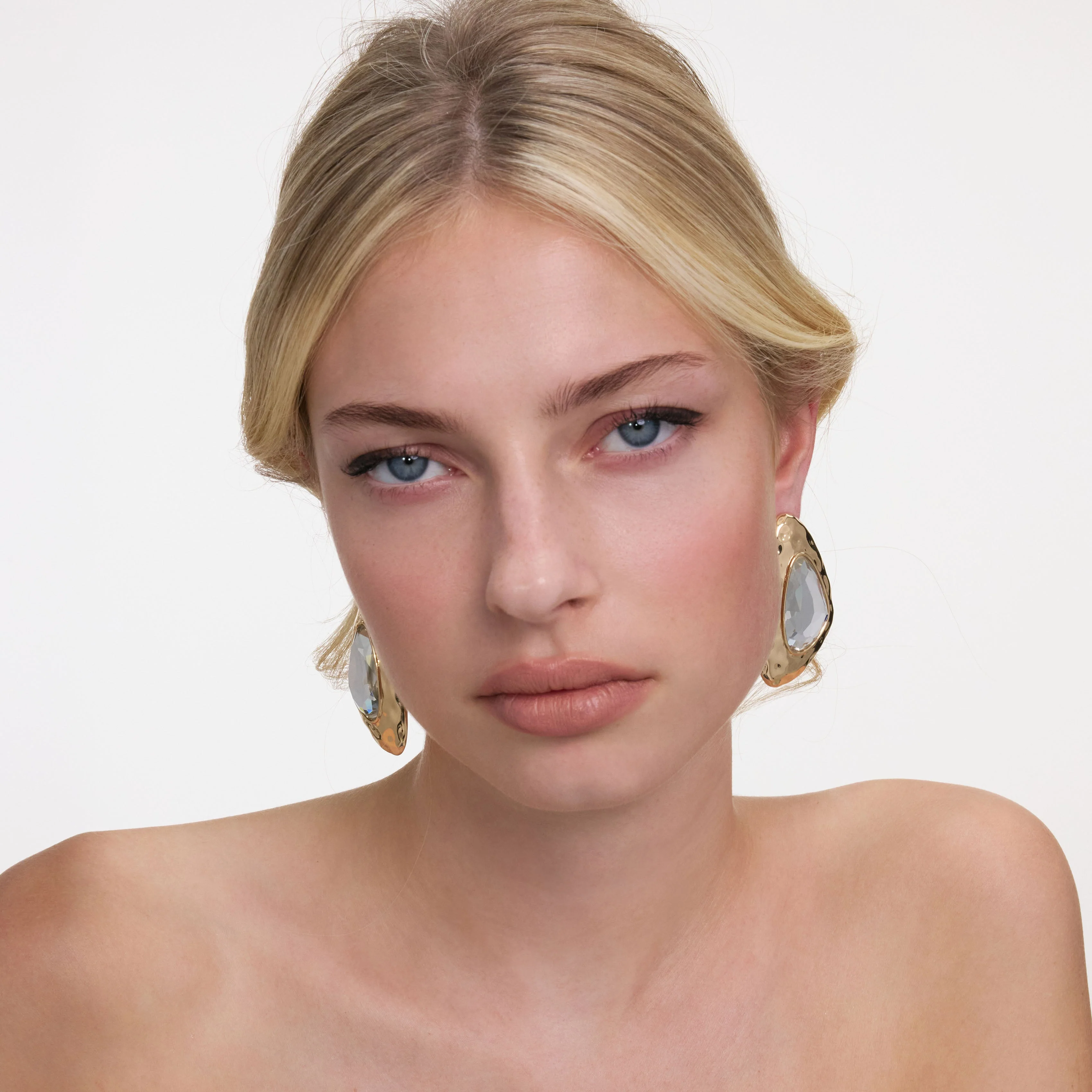 Hammered Gold Crystal Earrings - Image 4