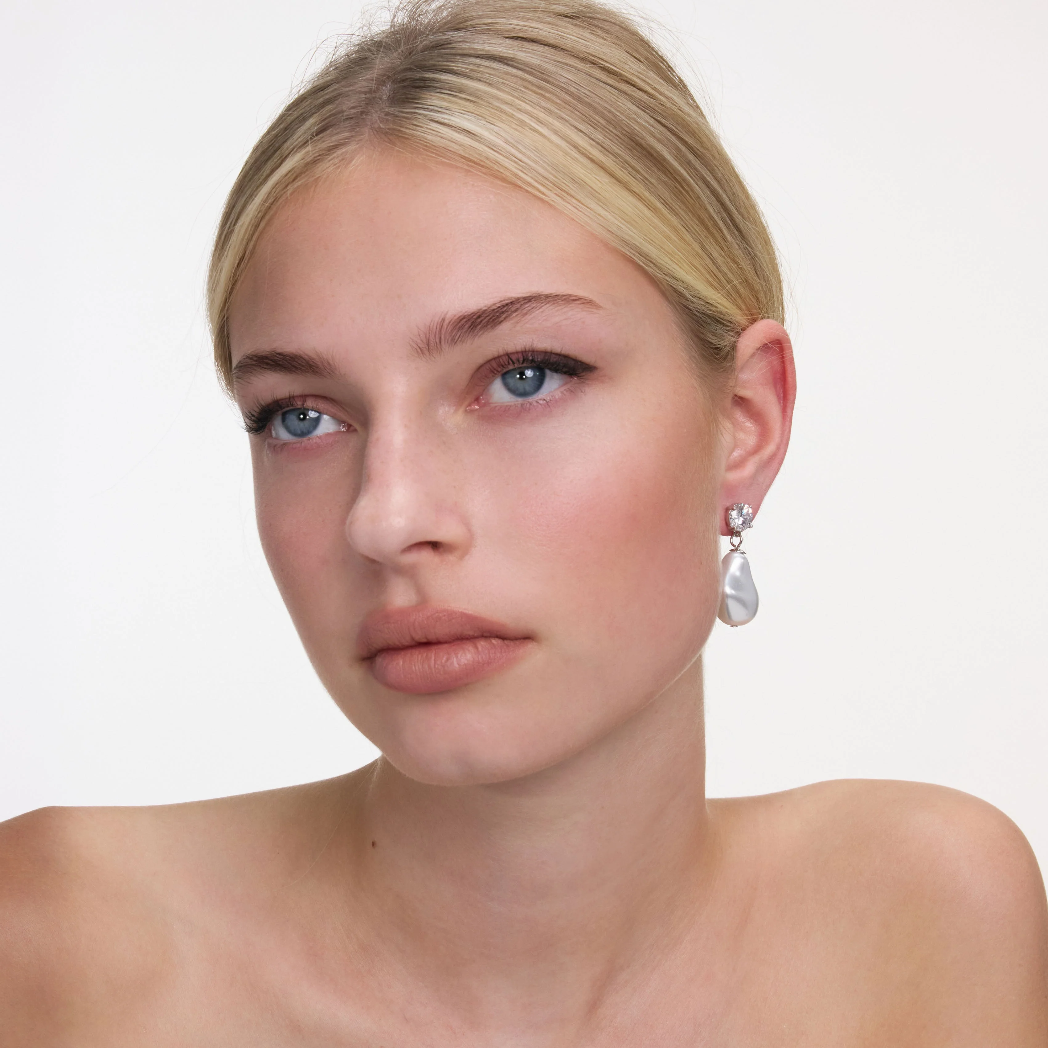 Mottled Pearl Earrings - Image 4