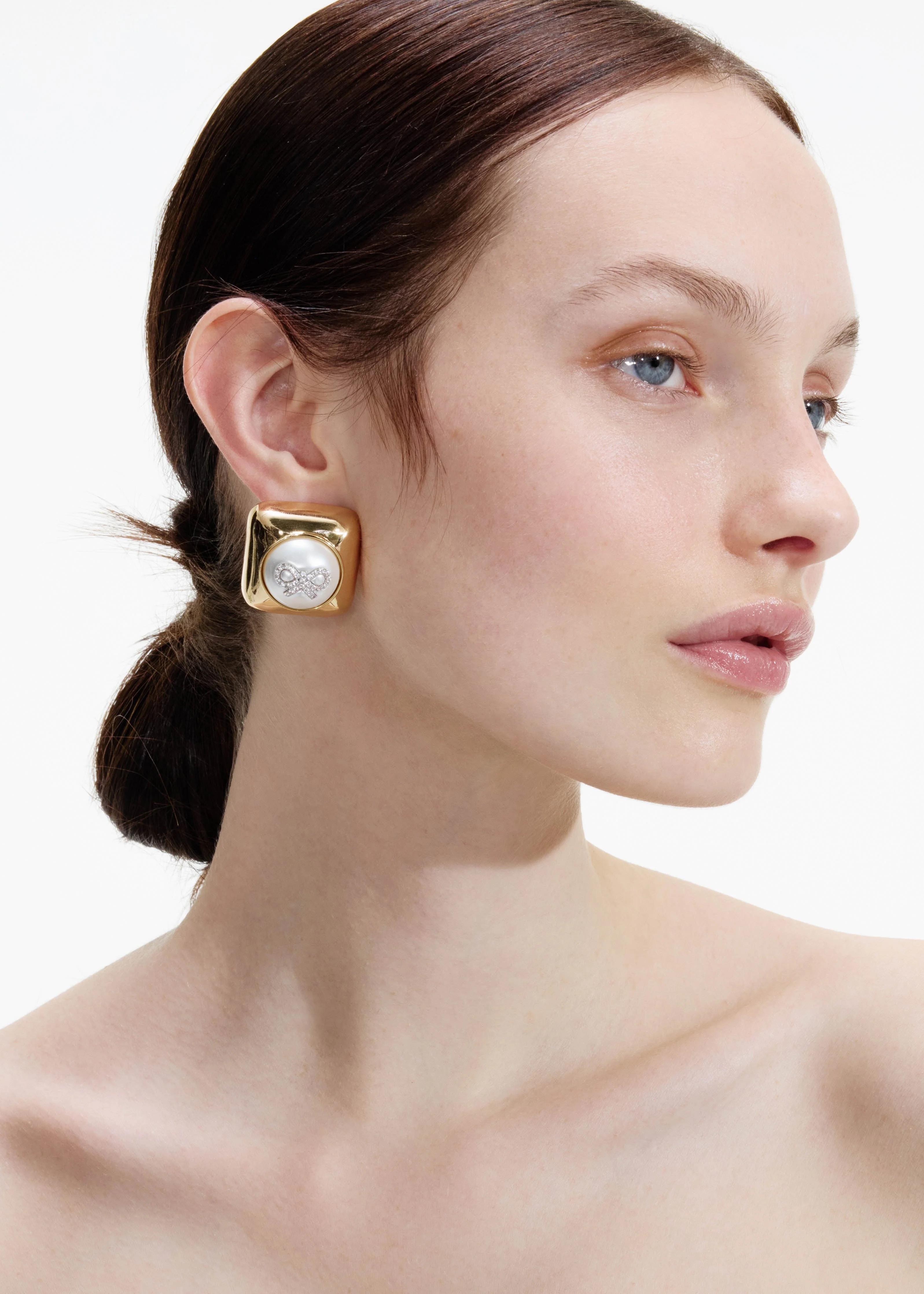 Bow Pearl Gold Square Earrings - Image 2