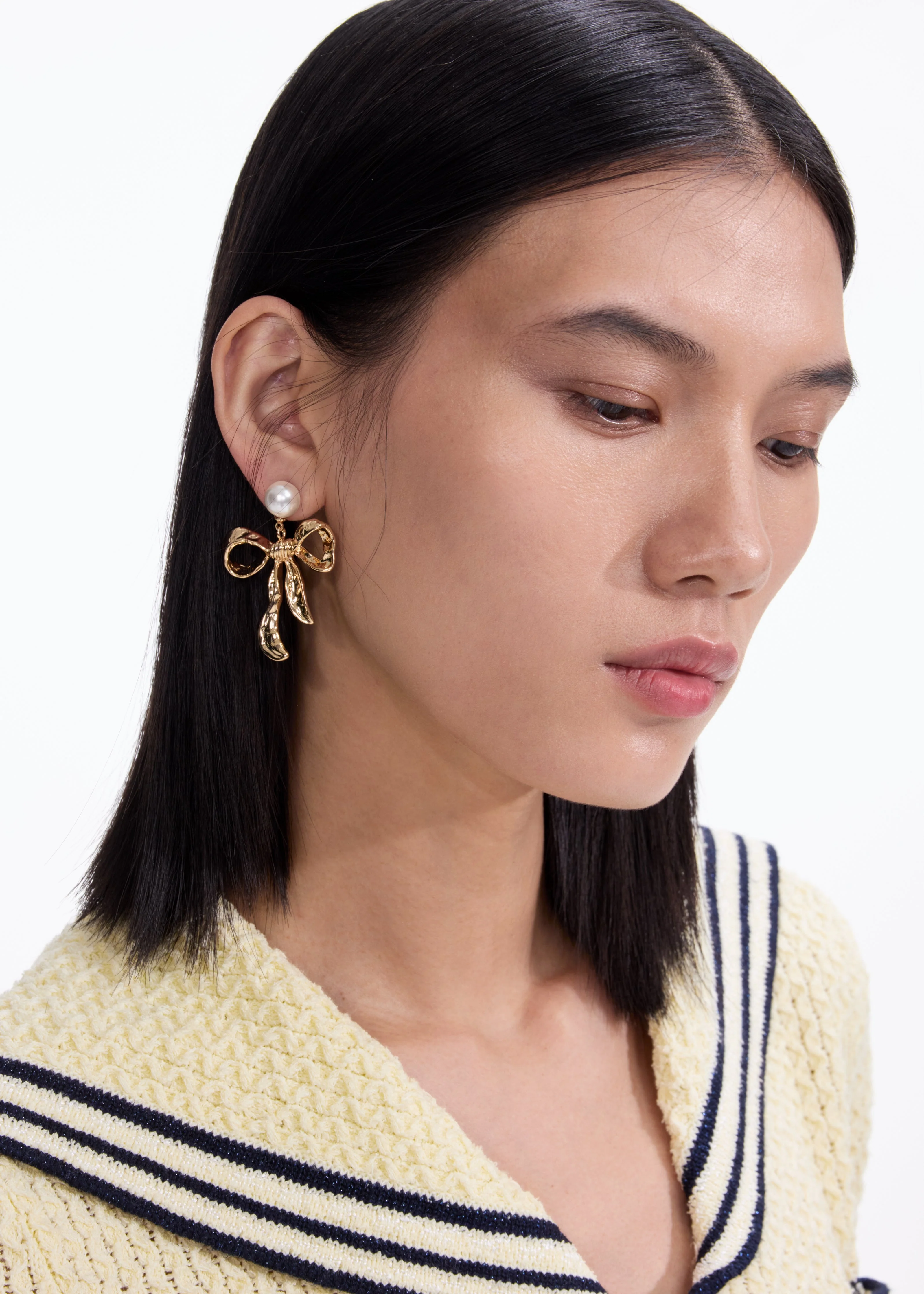 Mottled Gold Bow Earrings - Image 2