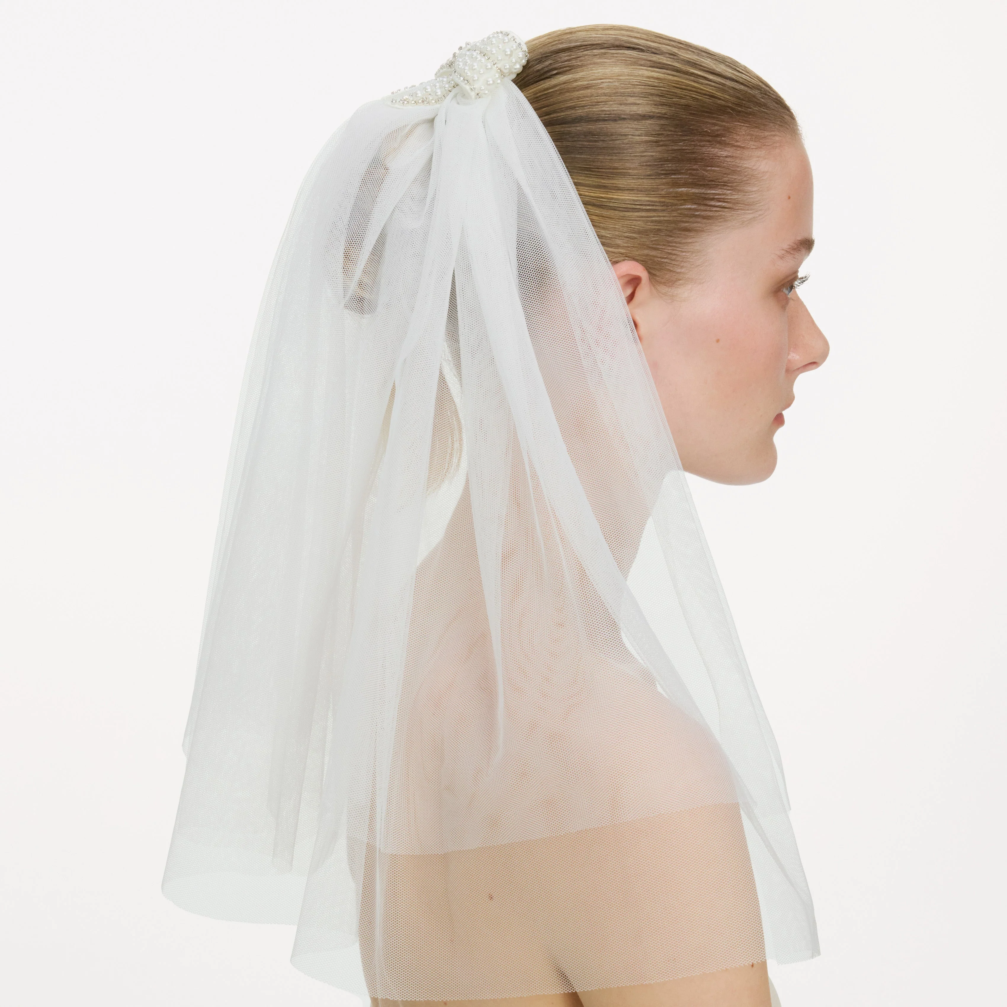 Embellished Bow Veil - Image 4