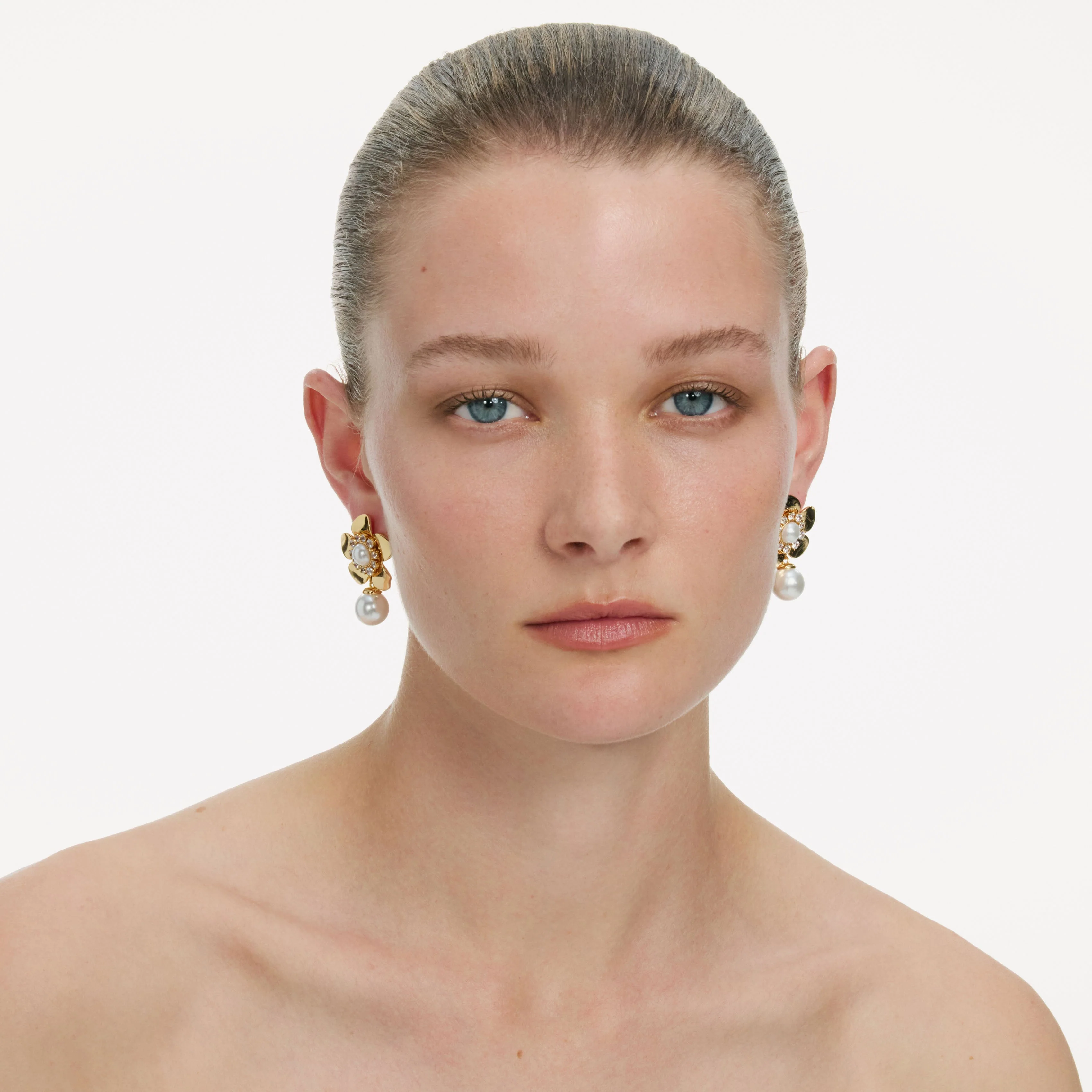 Gold Flower Pearl Earrings - Image 4