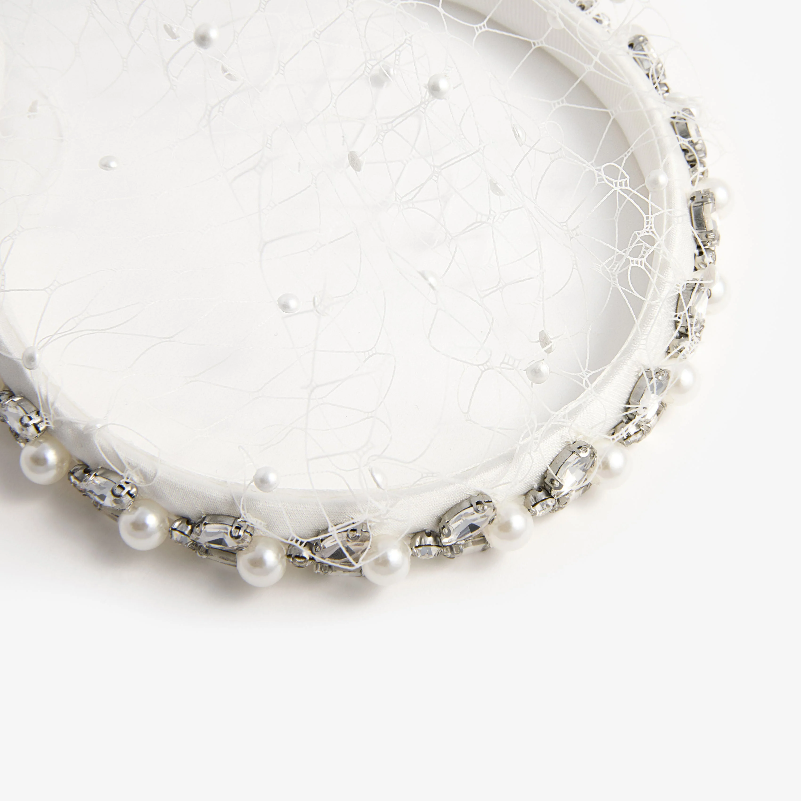 Pearl Embellished Veil Headband - Image 3